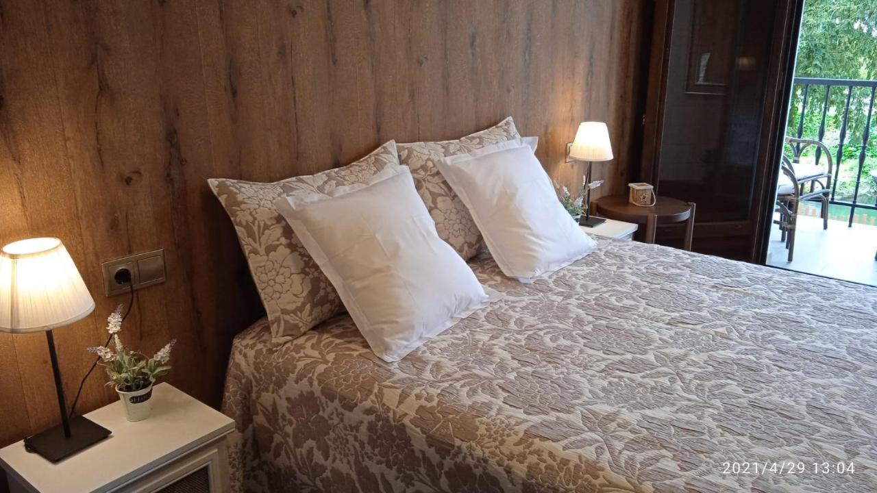 Apartamento Con Terraza Al Puente Romano Onís Екстериор снимка