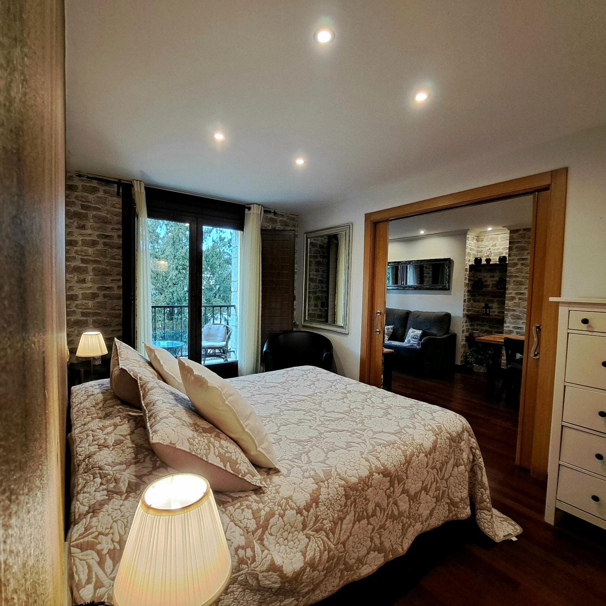 Apartamento Con Terraza Al Puente Romano Onís Екстериор снимка
